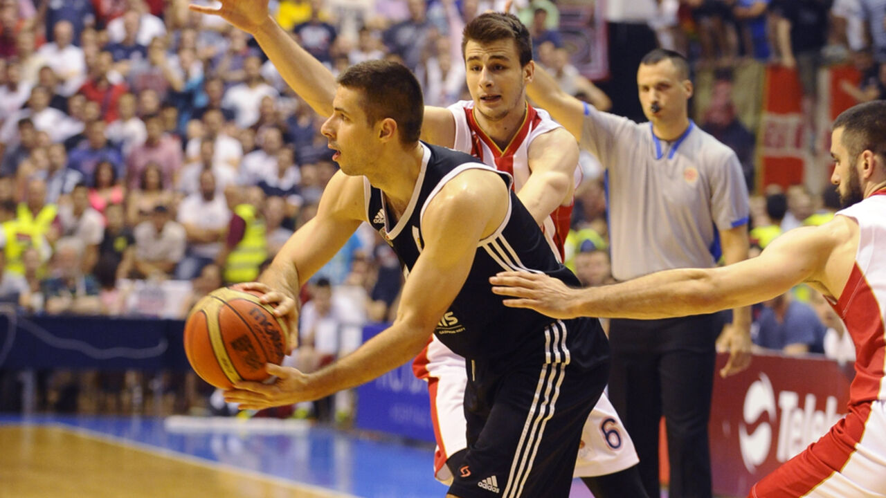 Nemanja Dangubić (Crvena zvezda) i Milenko Tepić (Partizan)