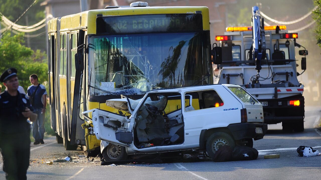 sudar automobila i autobusa