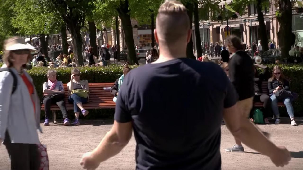 čovek na trgu