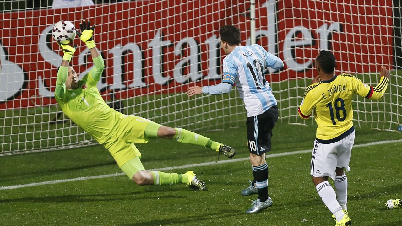 David Ospina brani udarac Lionela Mesija