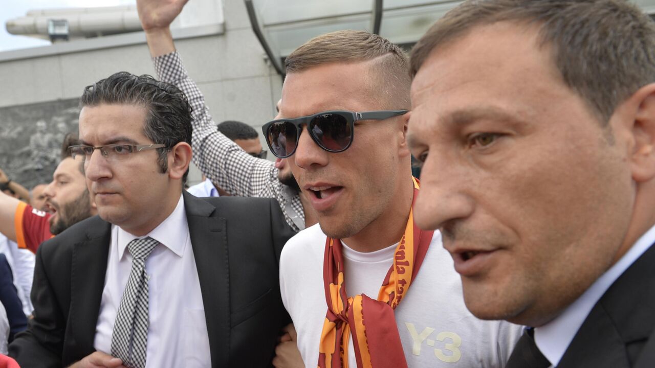 Lukas Podolski prilikom dolaska u Istanbul na potpis ugovora sa Galatasarajem