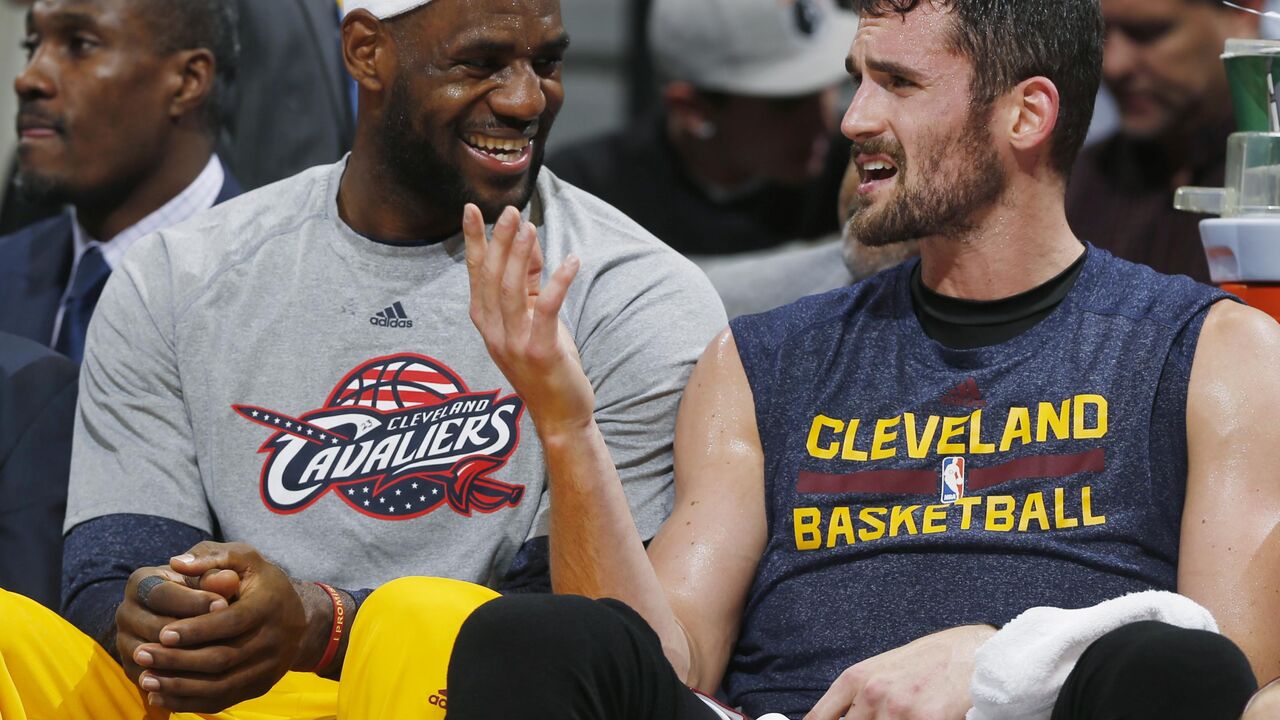 Lebron Džejms i Kevin Lav na klupi Klivlenda