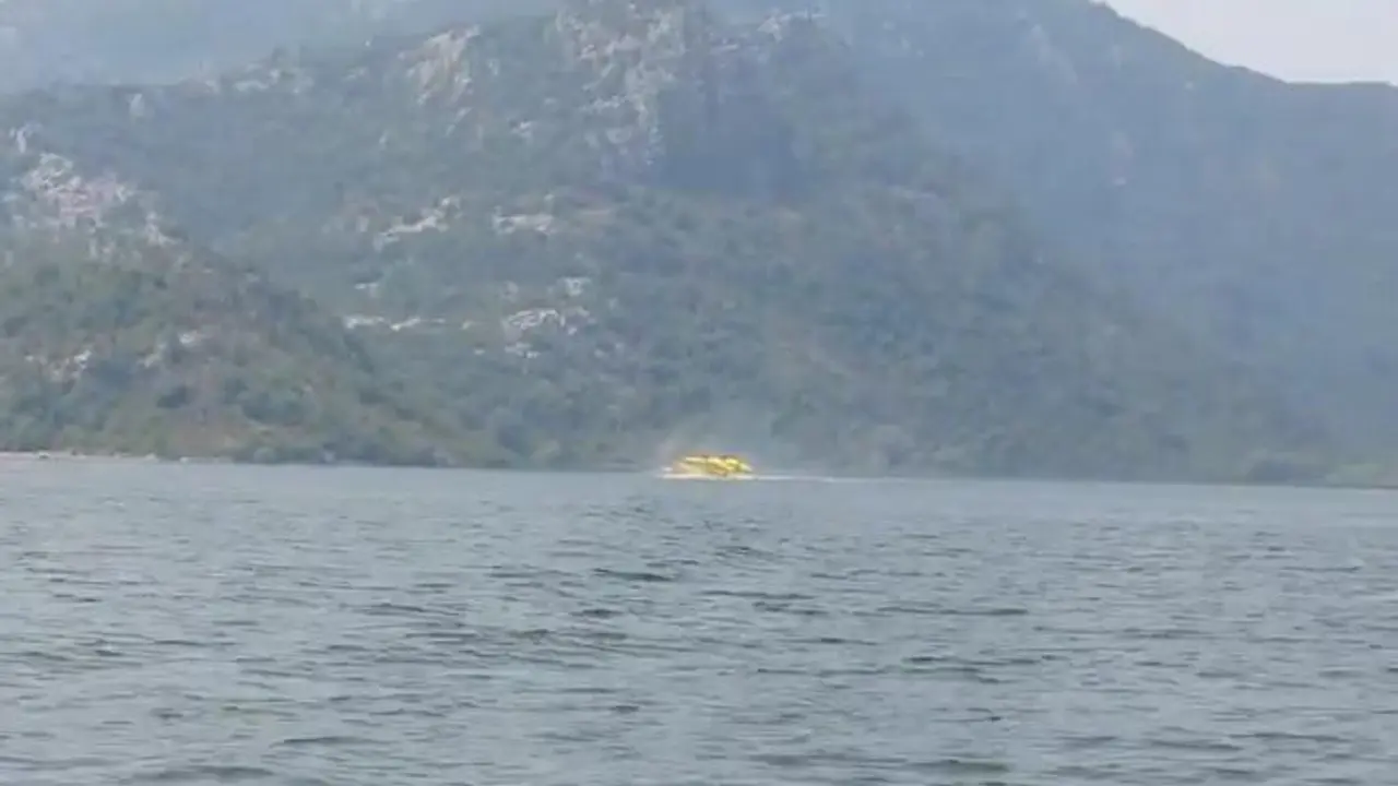 Avion pada u Skadarsko jezero