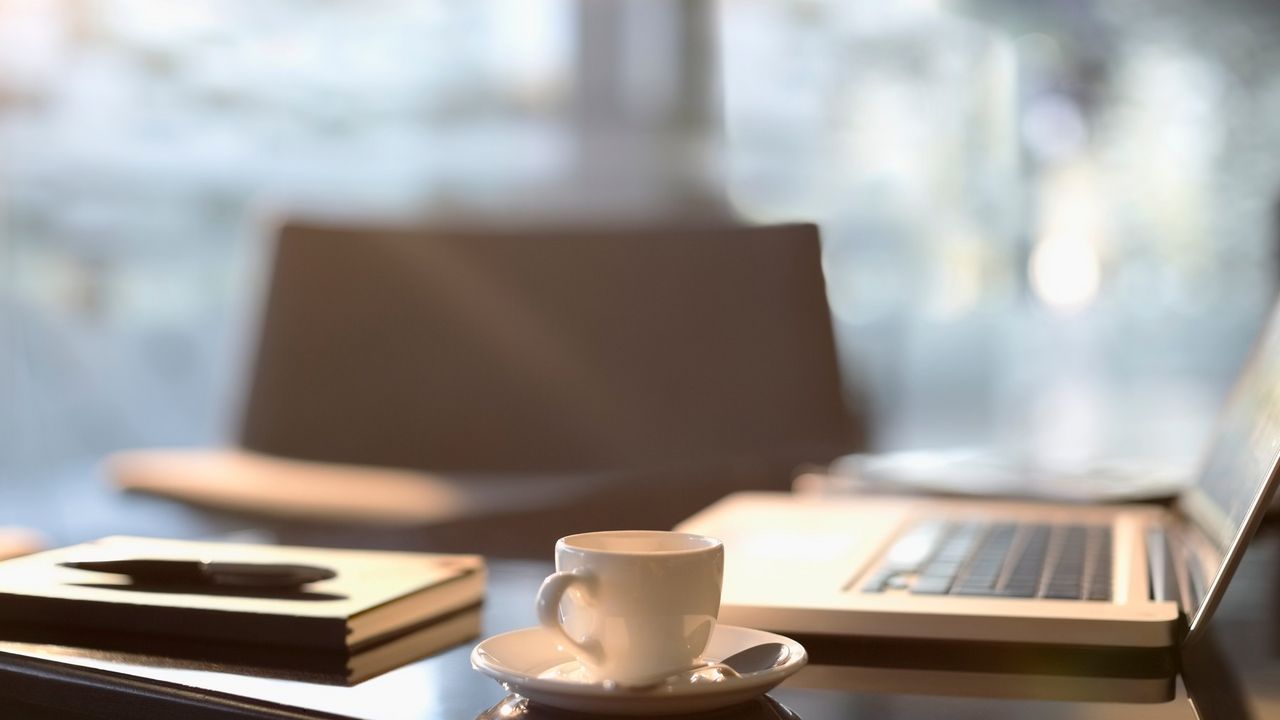 Laptop, kafa i notes