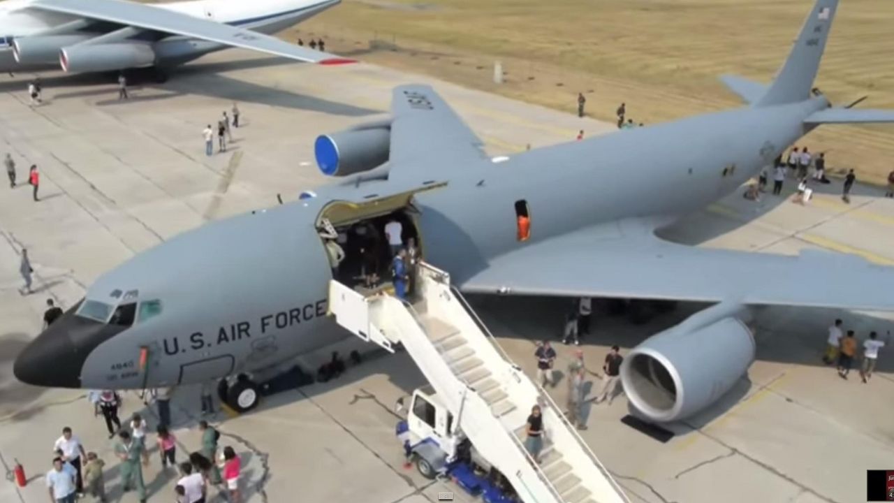 avion KC-135R