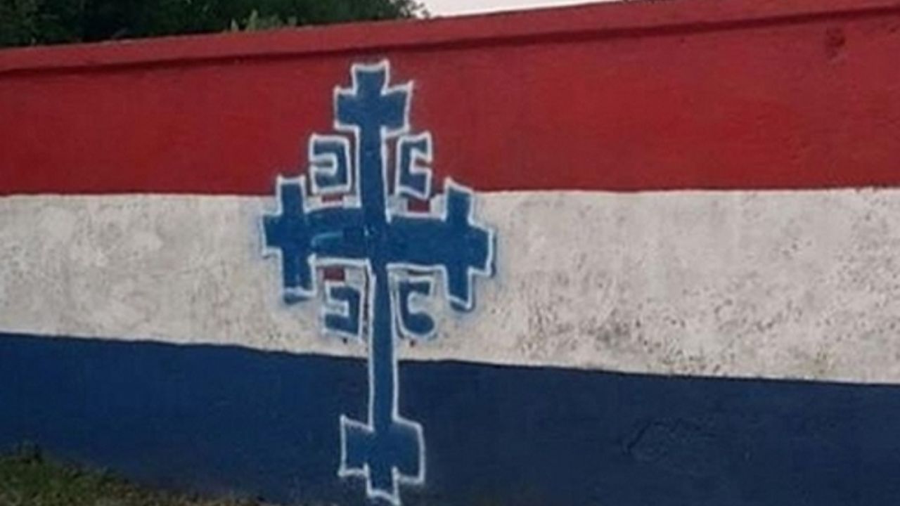Hrvatska zastava sa srpskim grbom