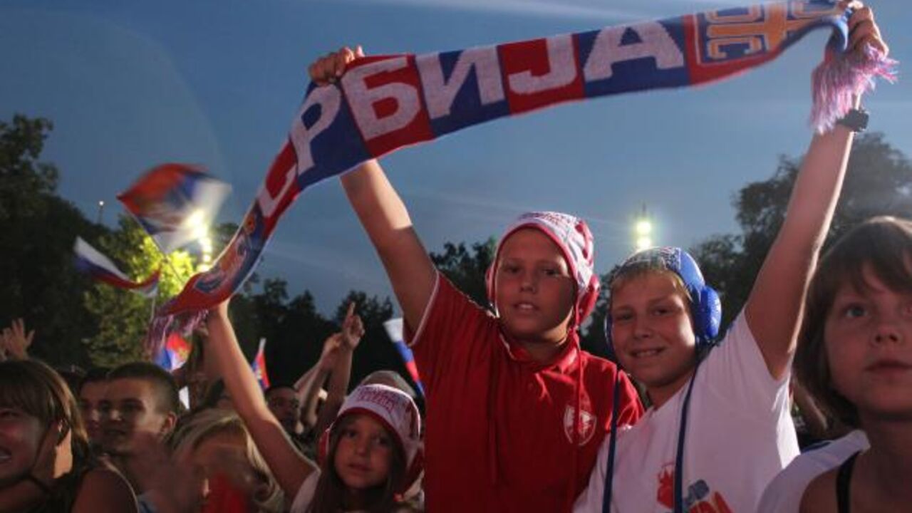 Navijači Srbije na dočeku vaterpolista
