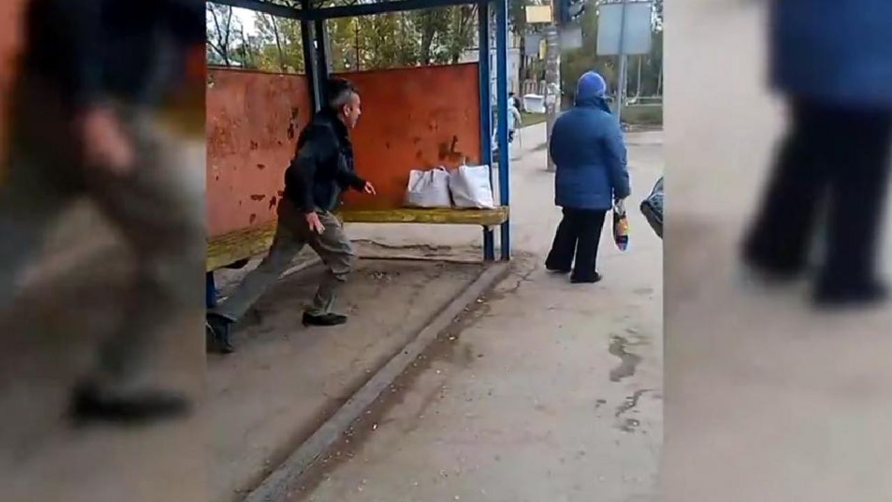 Pijanac se zaleće da udari ženu na autobuskoj stanici