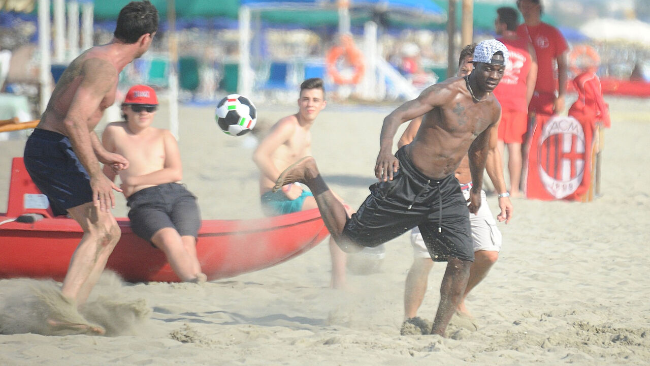 Mario Baloteli na plaži