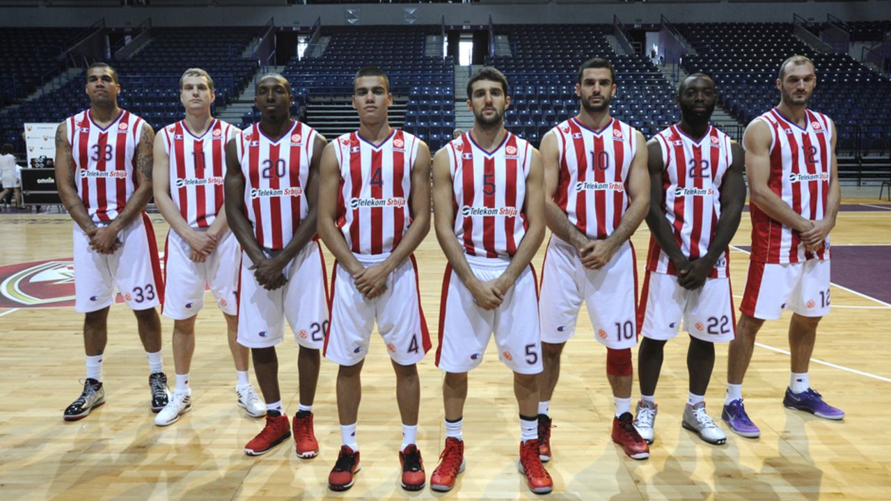Aleksandar Cvetković u društvu bivših saigrača iz Crvene zvezde