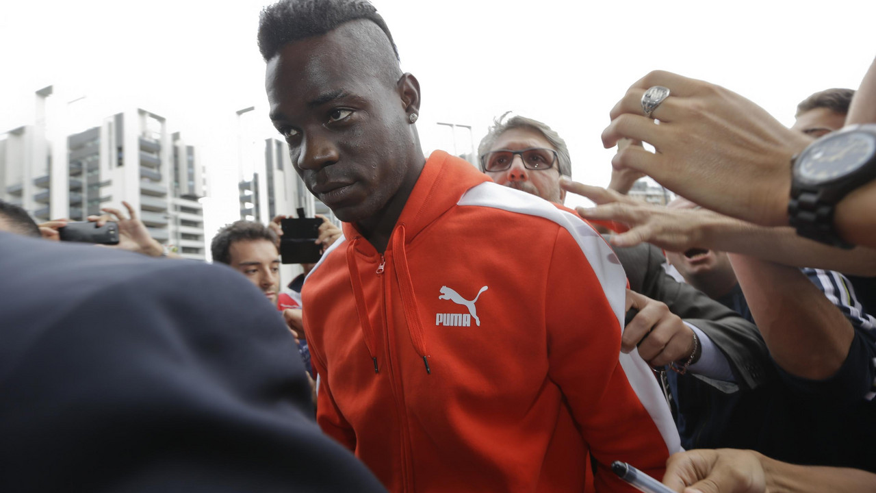 Mario Baloteli stiže u sedište MIlana