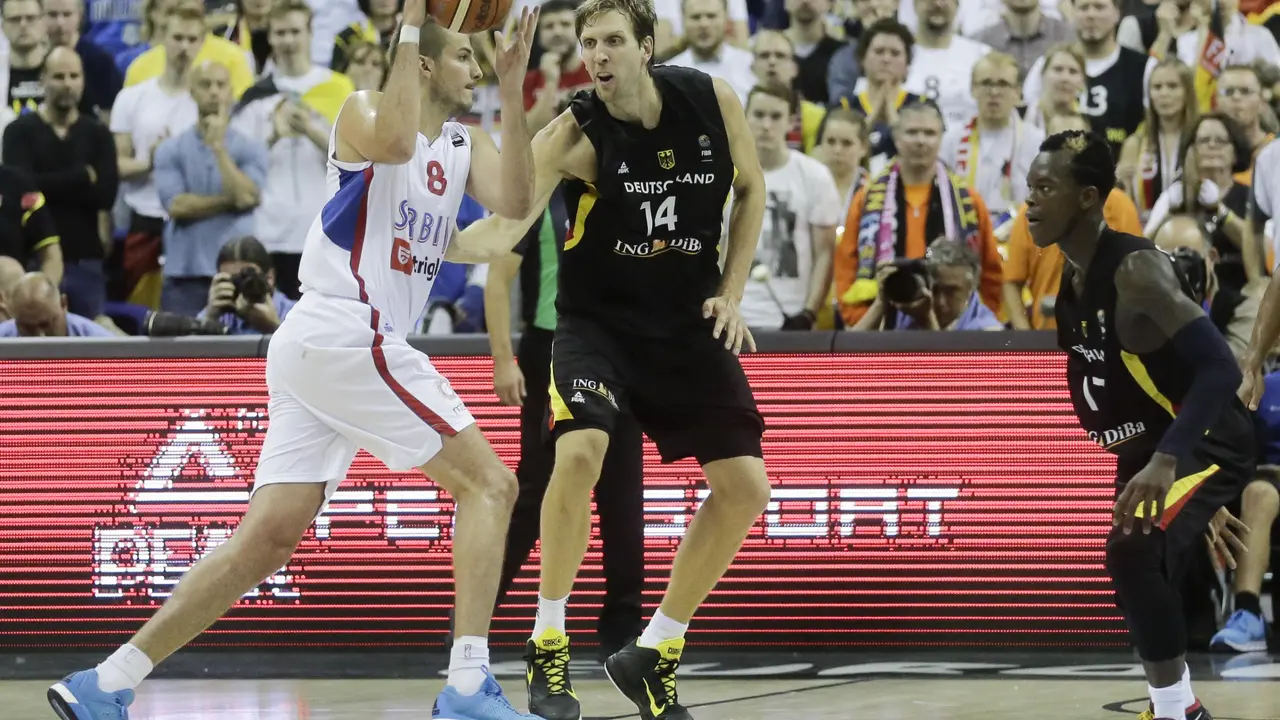 Duel Nemanje Bjelice i Dirka Novickog u meču Srbije i Nemačke na Evrobasketu