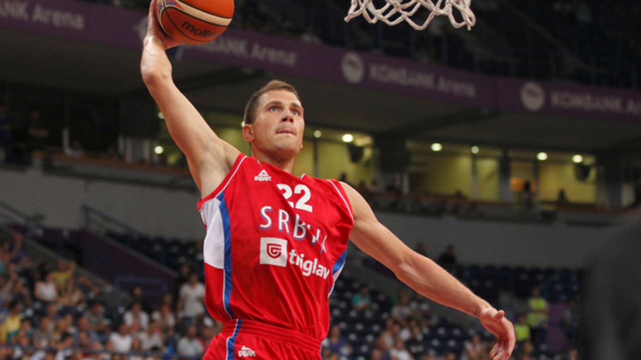 Nemanja Nedović zakucava