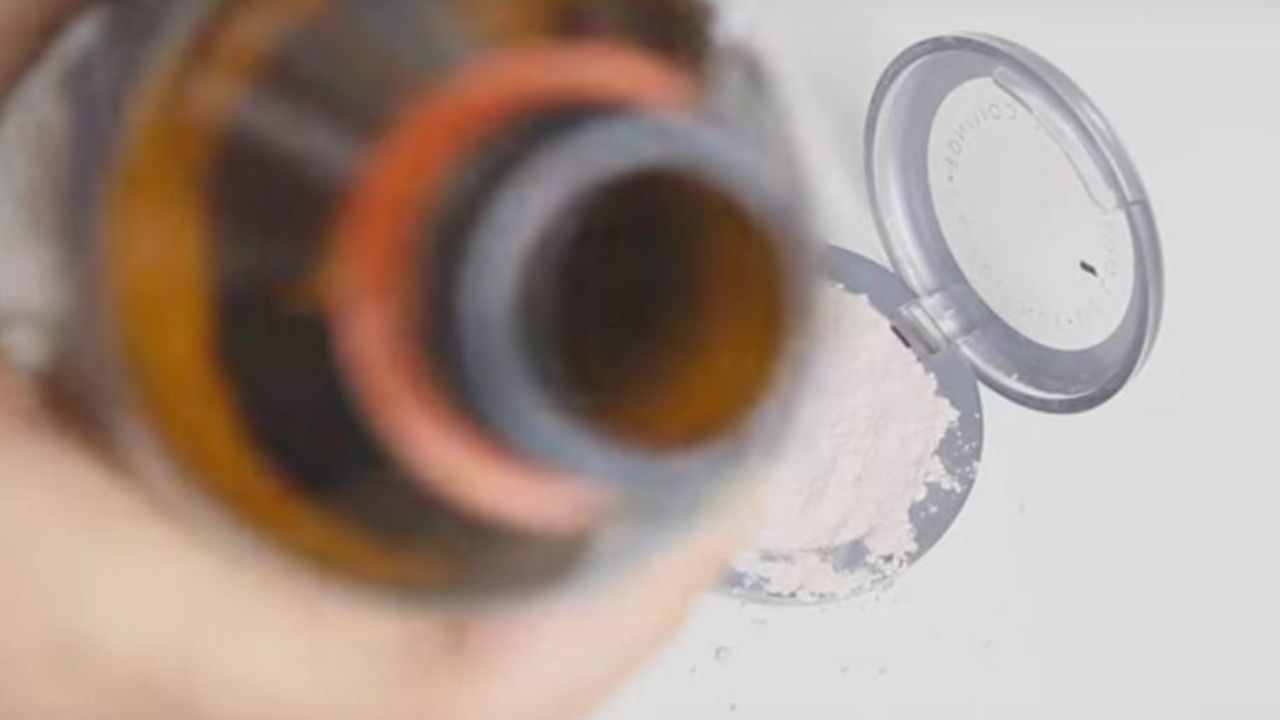 Medicinski alkohol i senka za oči