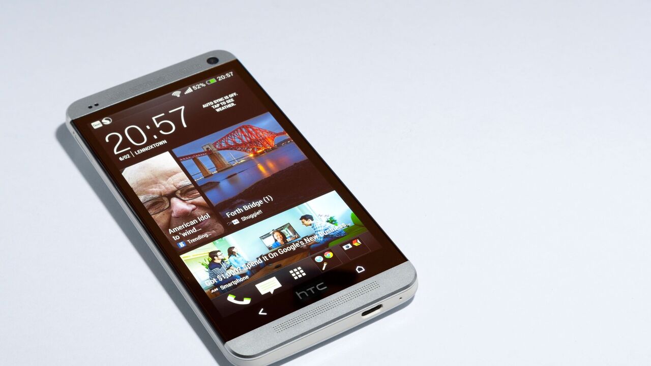 HTC mobilni telefon
