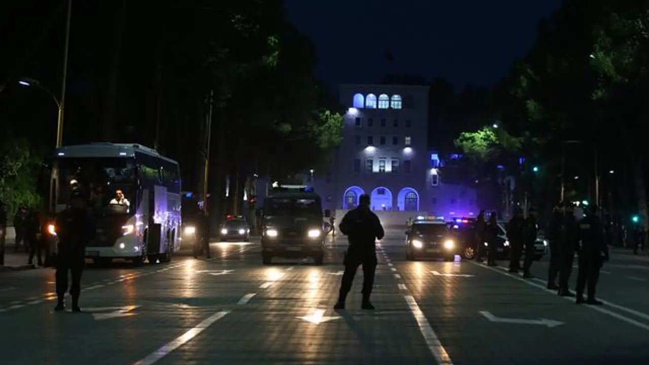Tirana u opsadnom stanju zbog dolaska Srba