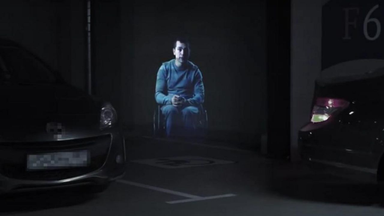 Hologram čoveka u invalidskim kolicima