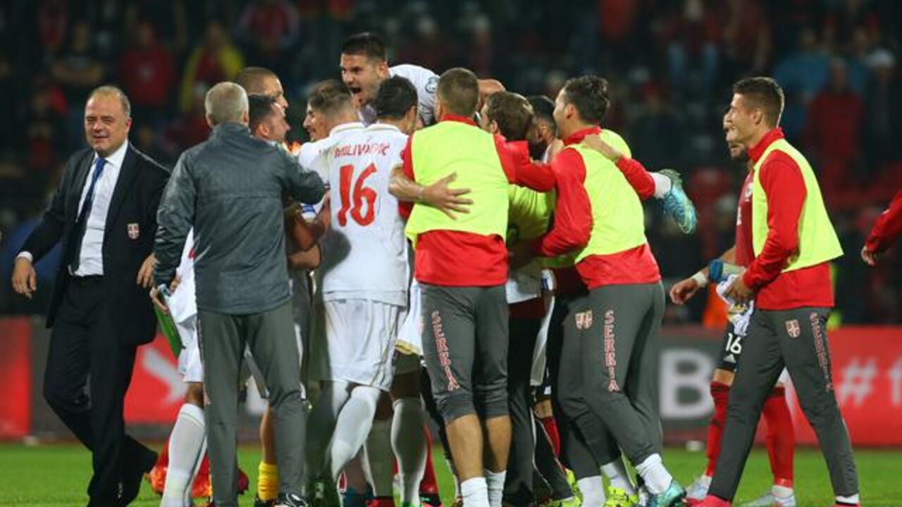 Radost fudbalera Srbije posle pobede u Elbasanu