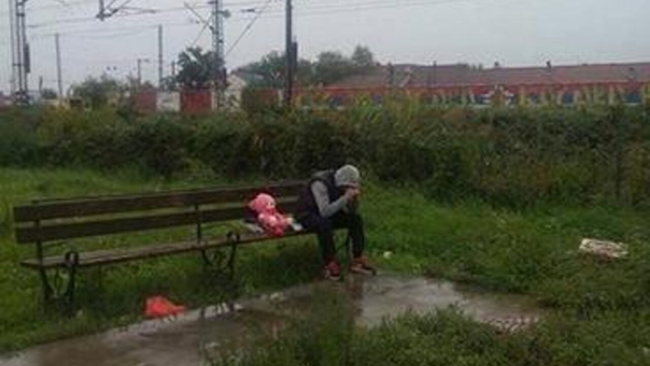 Momak na klupi