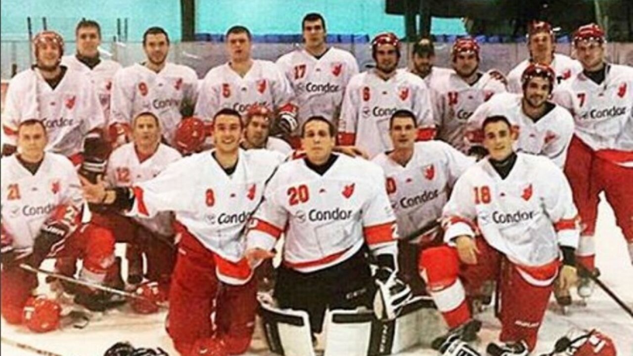 Hokejaši Crvene zvezde posle pobede u Zagrebu