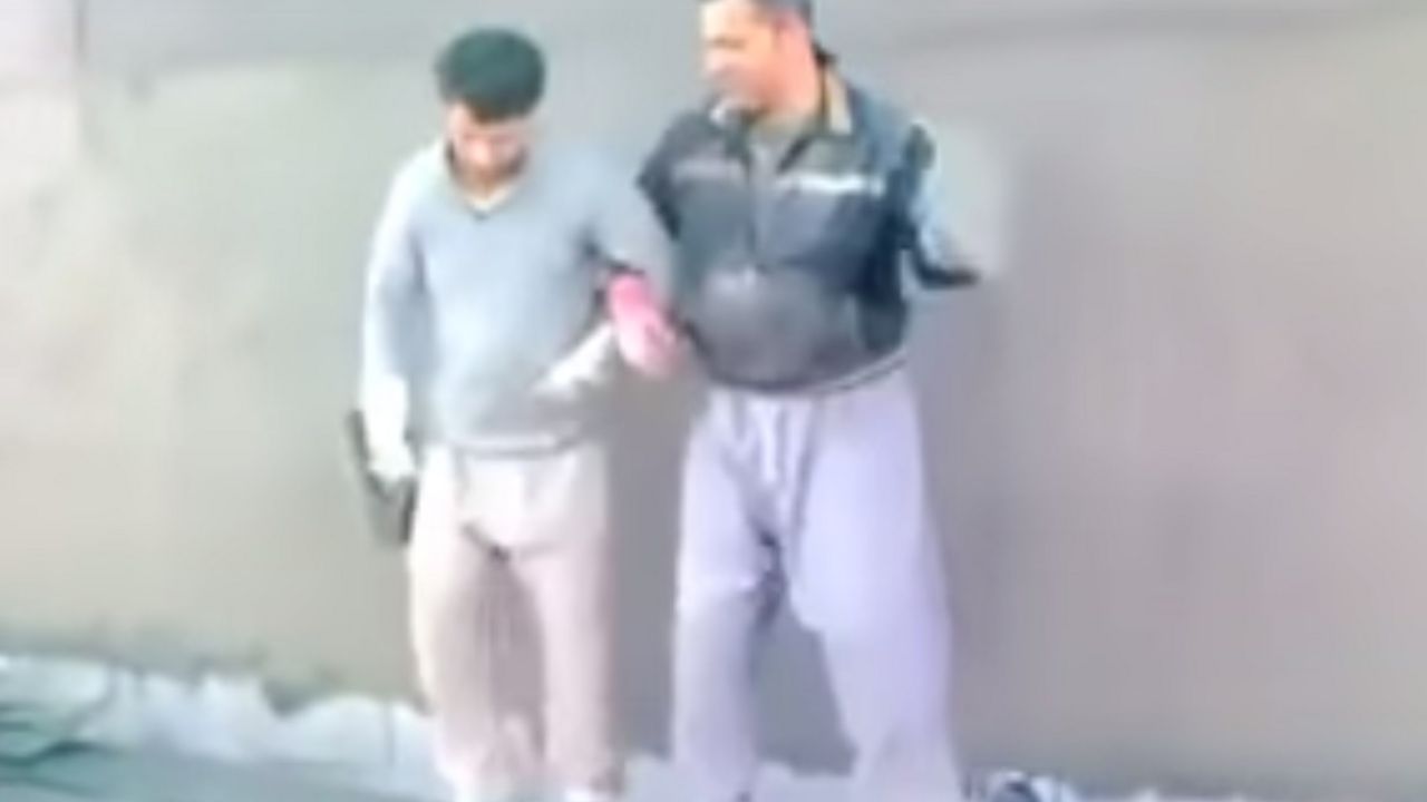 Bauštelci igraju kolo na skeli