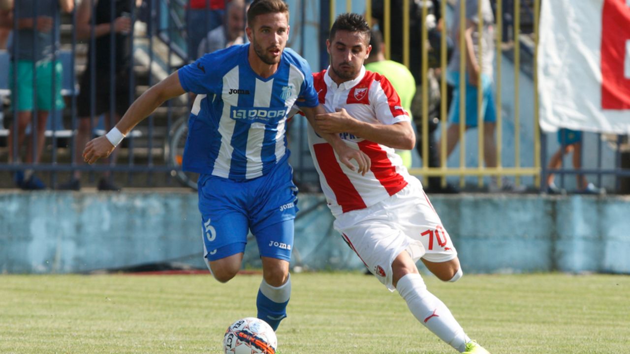 Milan Savić i Hugo Vijeira u duelu u meču Superlige između OFK Beograda i Crvene zvezde