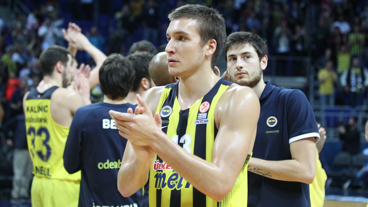 Bogdan Bogdanović i igrači Fenerbahčea