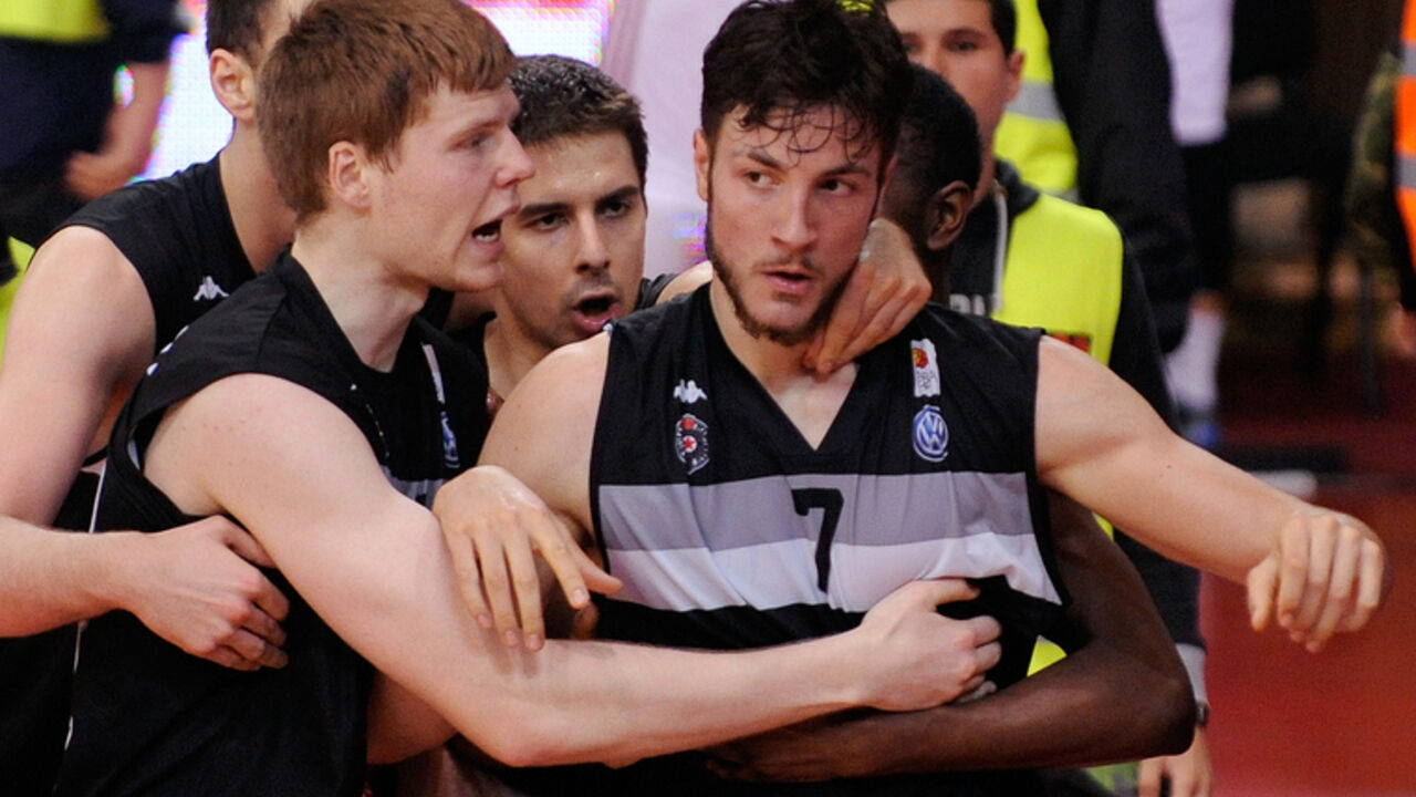 Davis Bertans, Žofri Lovernj i košarkaši Partizana