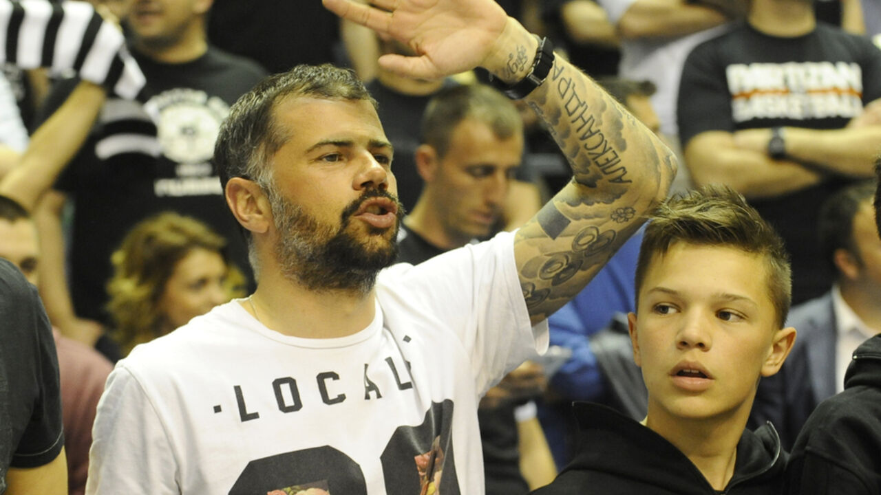 Legendarni napadač Partizana Mateja Kežman na košarkaškom večitom derbiju