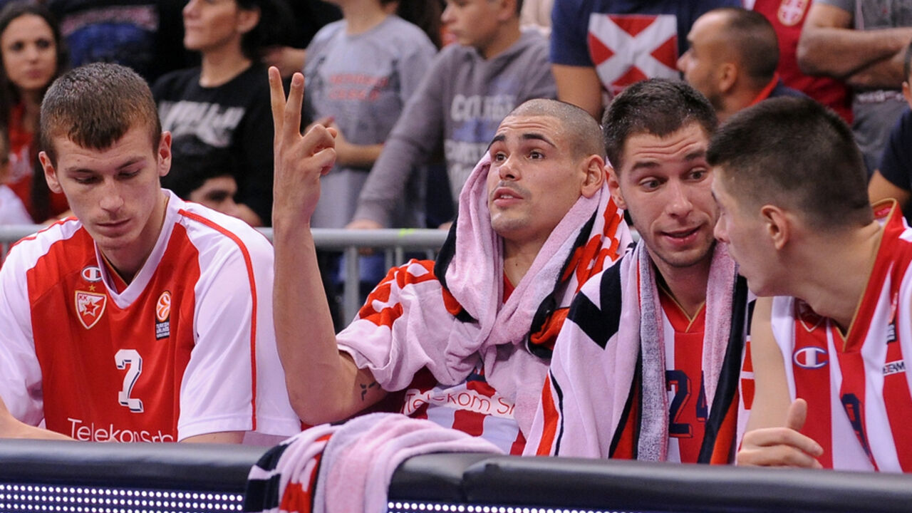 Klupa za rezervne igrače košarkaša Crvene zvezde 