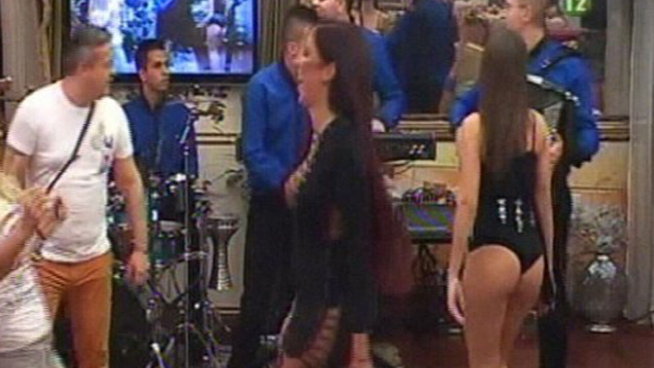 Tijana i Maca igraju