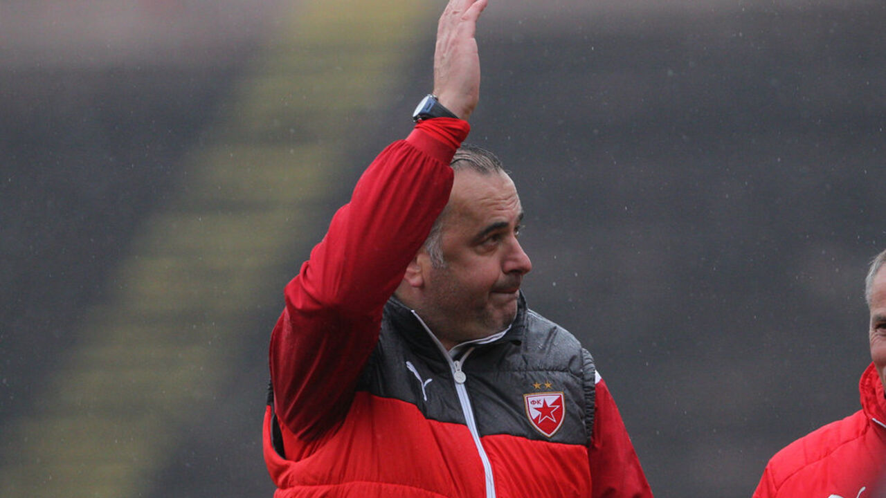 Miodrag Grof Božović otpozdravlja navijačima Zvezde