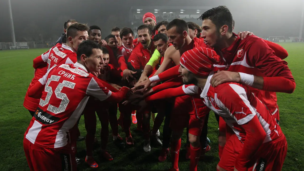 Fudbaleri Crvene zvezde posle pobede nad Čukaričkim
