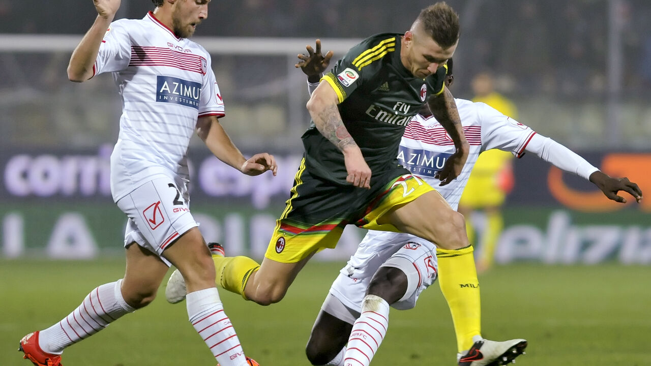 Juraj Kucka u prodoru u meču Karpi - Milan