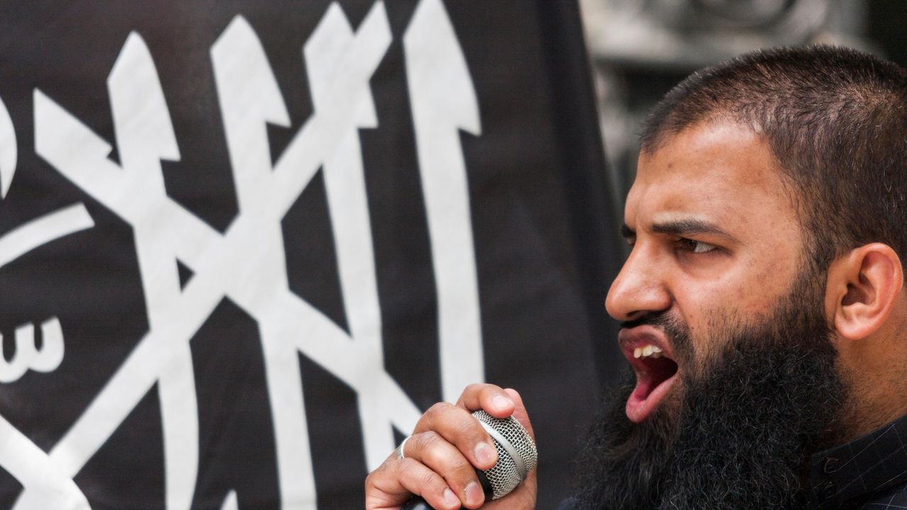 Radikalni islamista drži govor