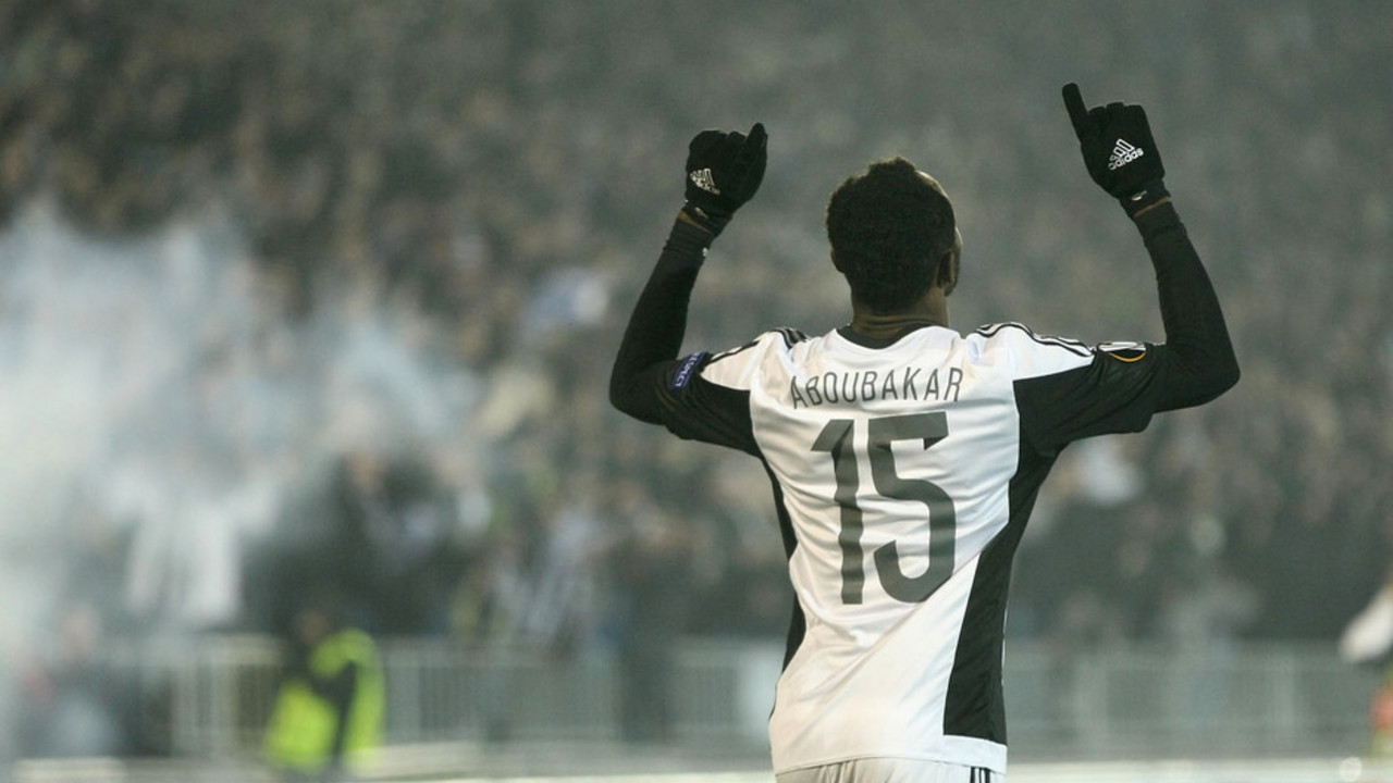 Abubakar Oumaru prioslavlja gol protiv Partizana