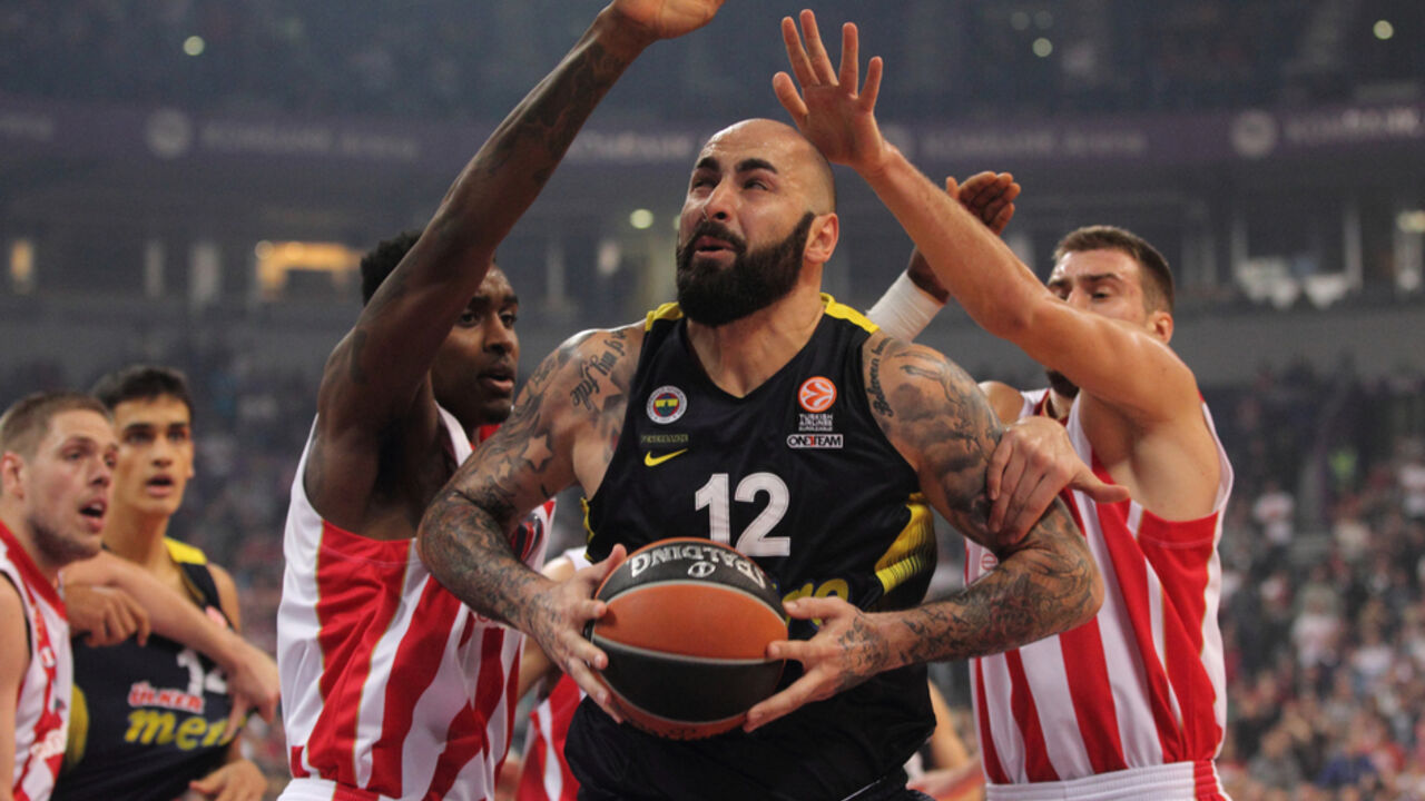 Pero Antić na meču sa Crvenom zvezdom u Areni
