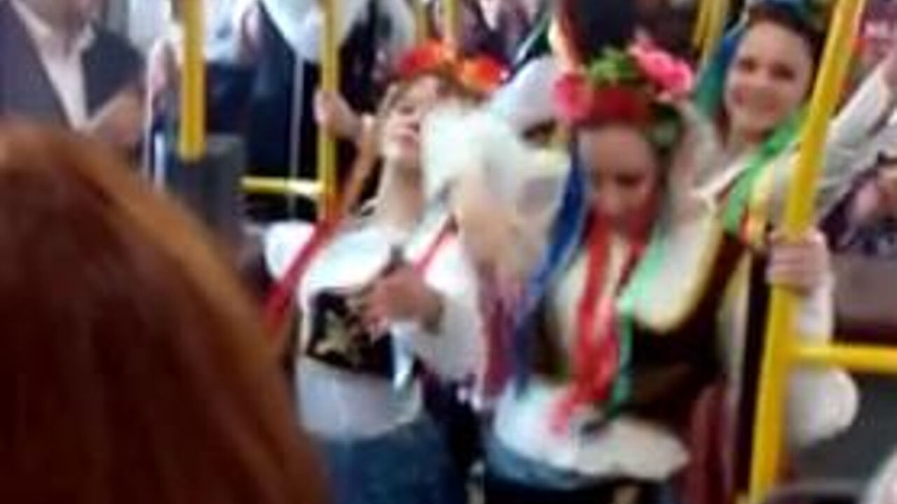 Devojčice u autobusu