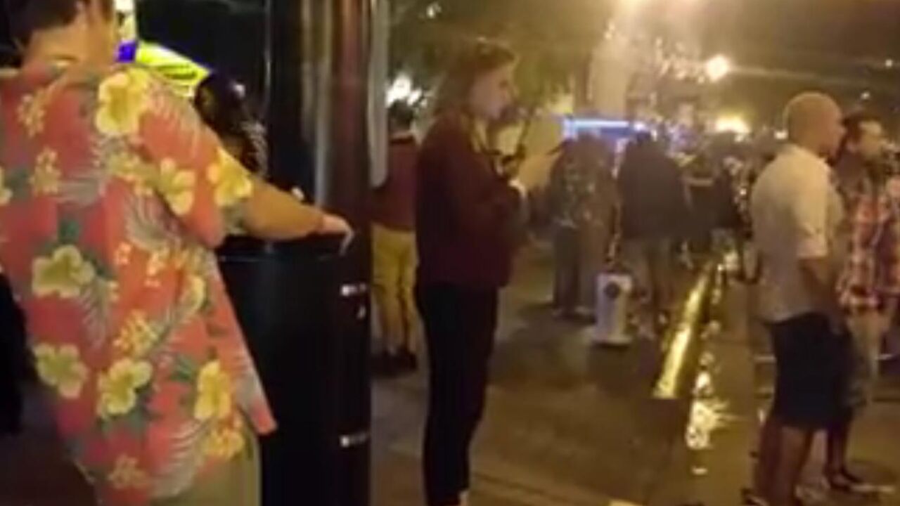 Pijanac grli kantu za smeće