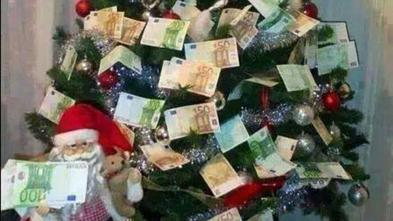 Jelka okićena evrima