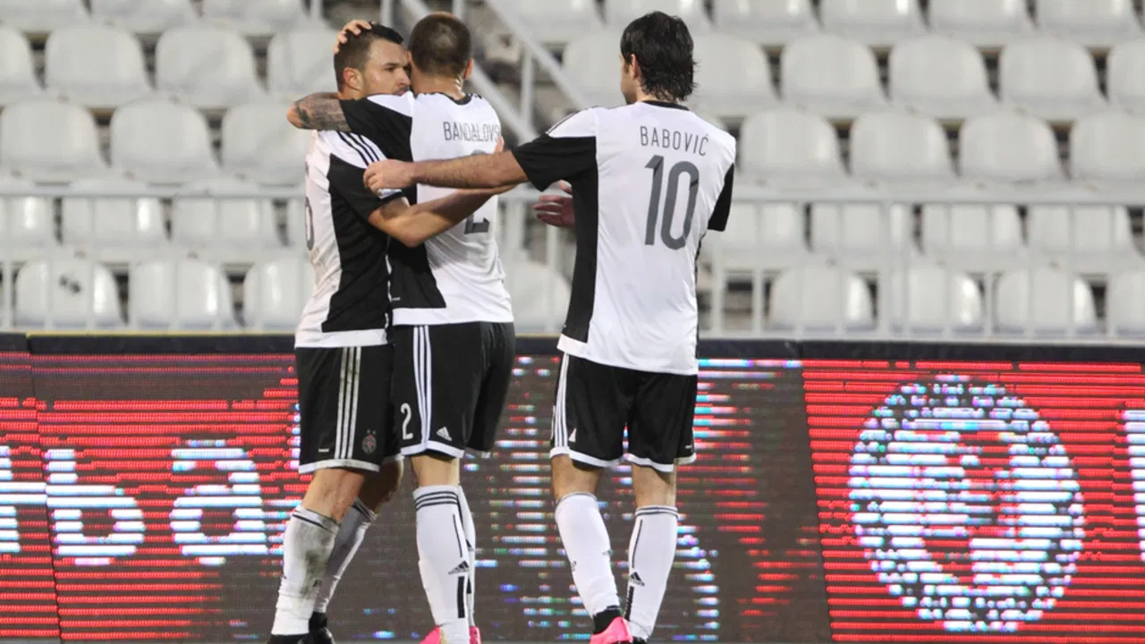 Valeri Božinov, Ivan Bandalovski i Stefan Babović slave gol Partizana