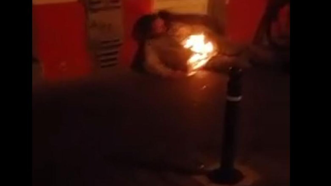 Čovek gori