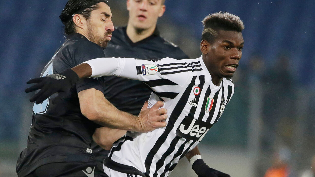 Pol Pogba (crno-beli dres)