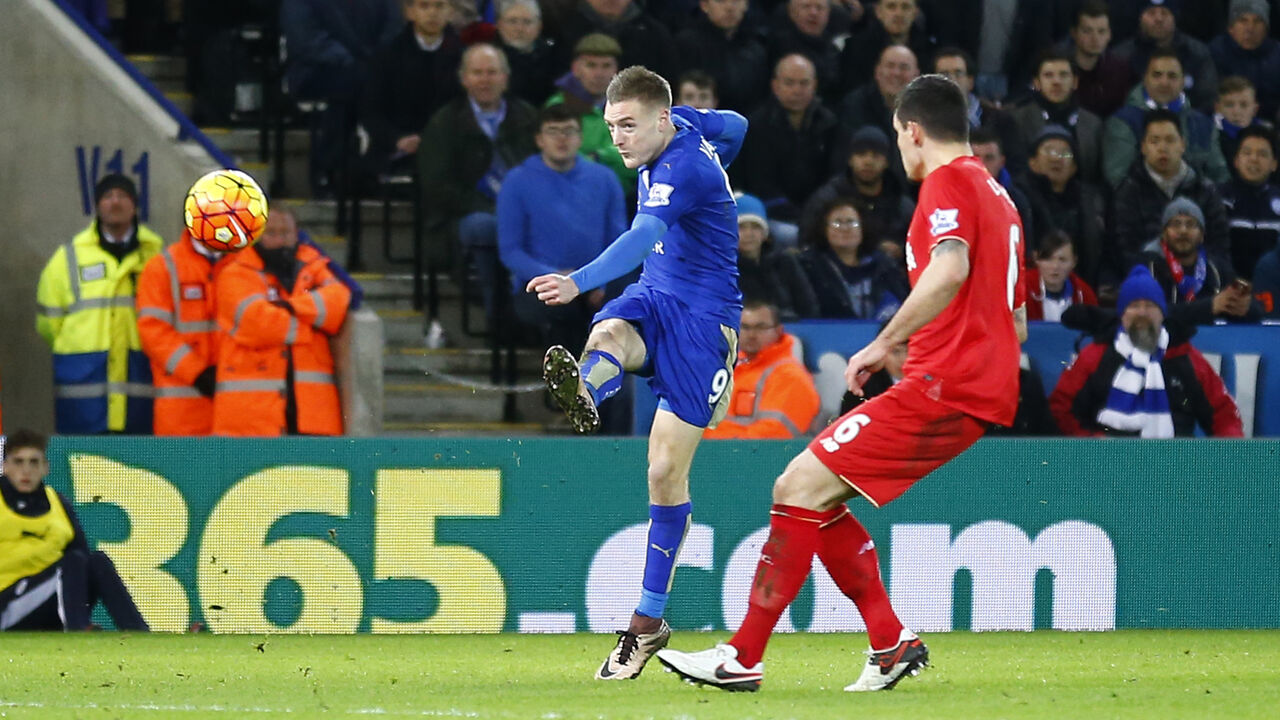 Džejmi Vardi postiže prvi gol za Lester protiv Liverpula