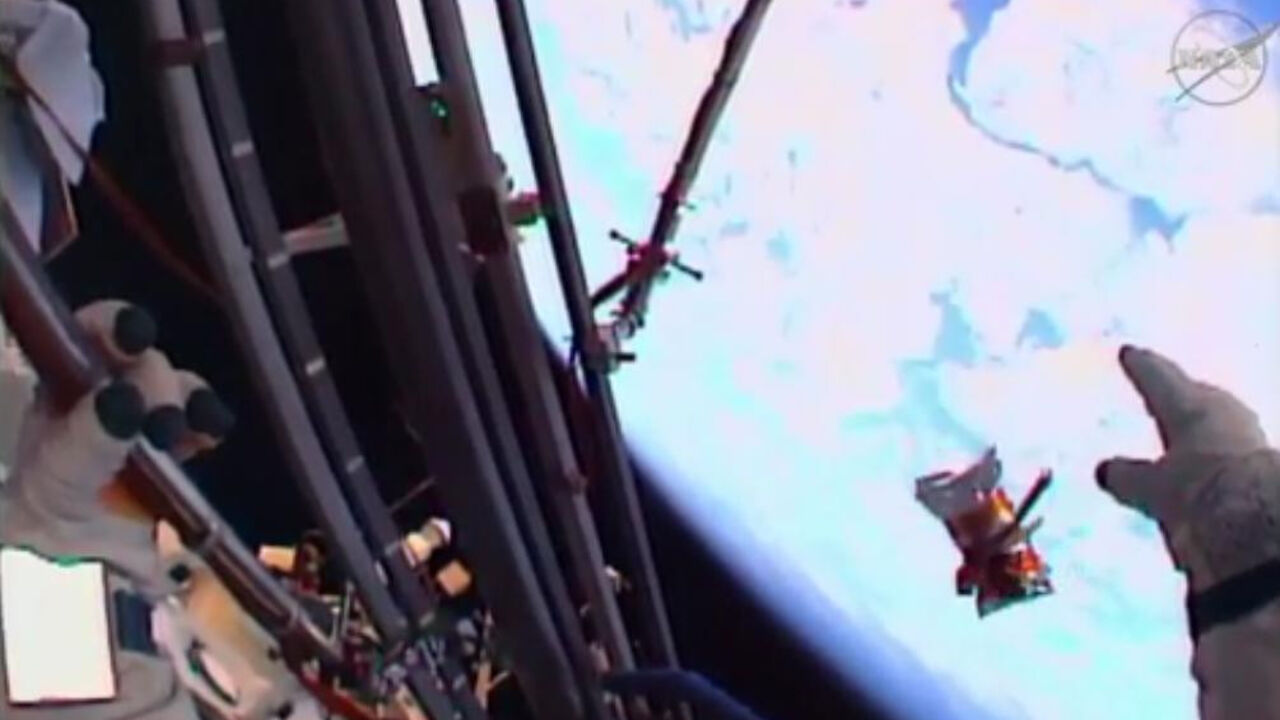 Ruski astronauti šalju poruku u otvoreni svemir