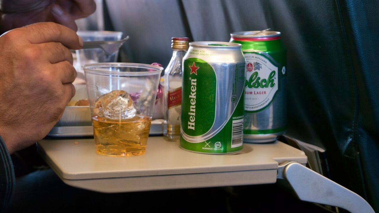 alkohol u avionu