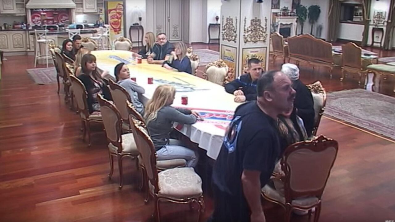 Zmaj od Šipova psuje gledaoca
