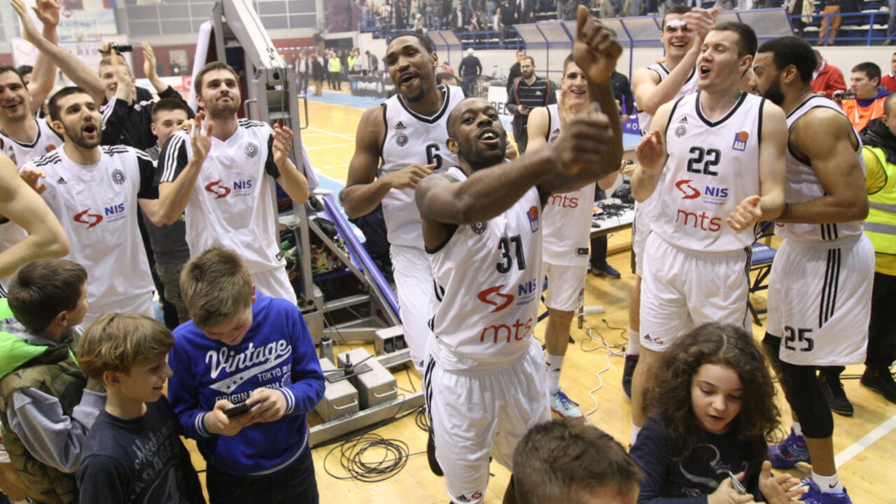 Košarkaši Partizana posle pobede nad Cedevitom