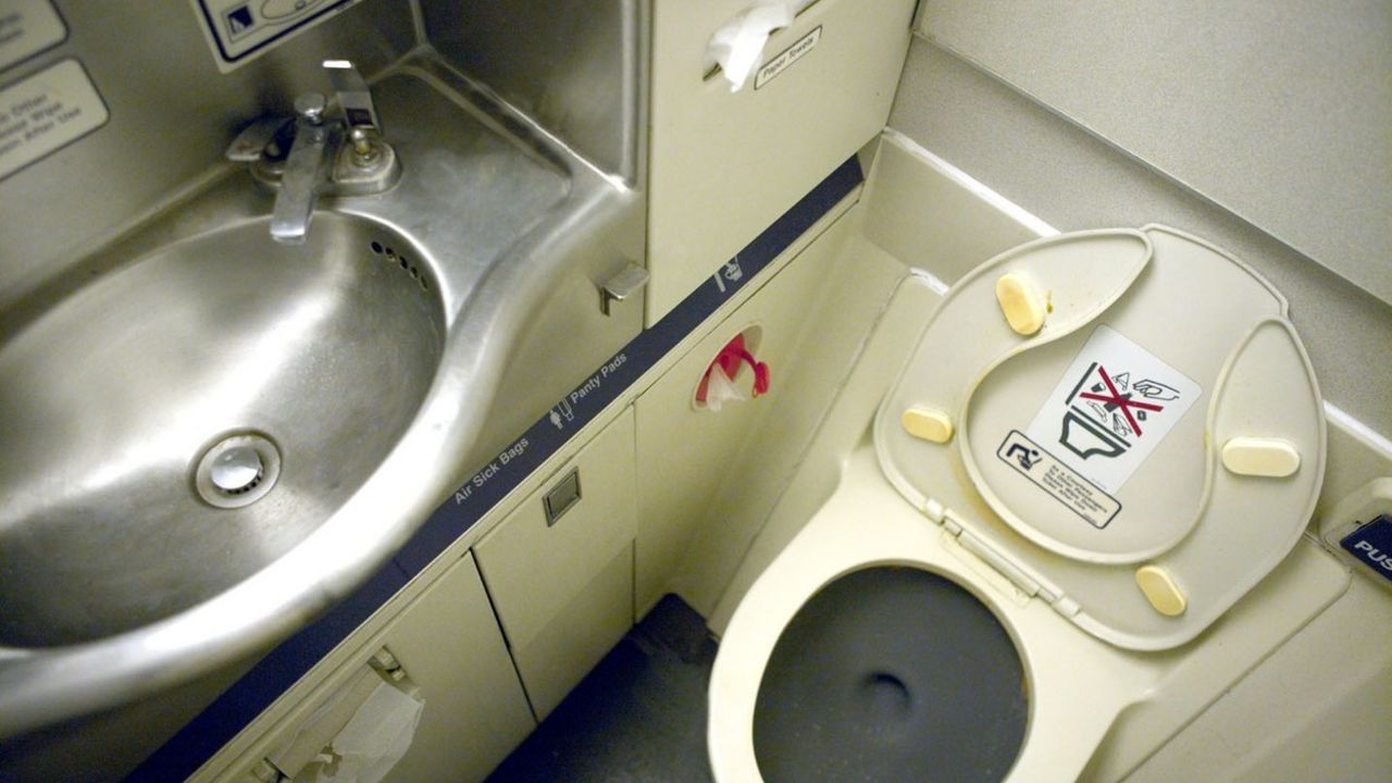Toalet u avionu
