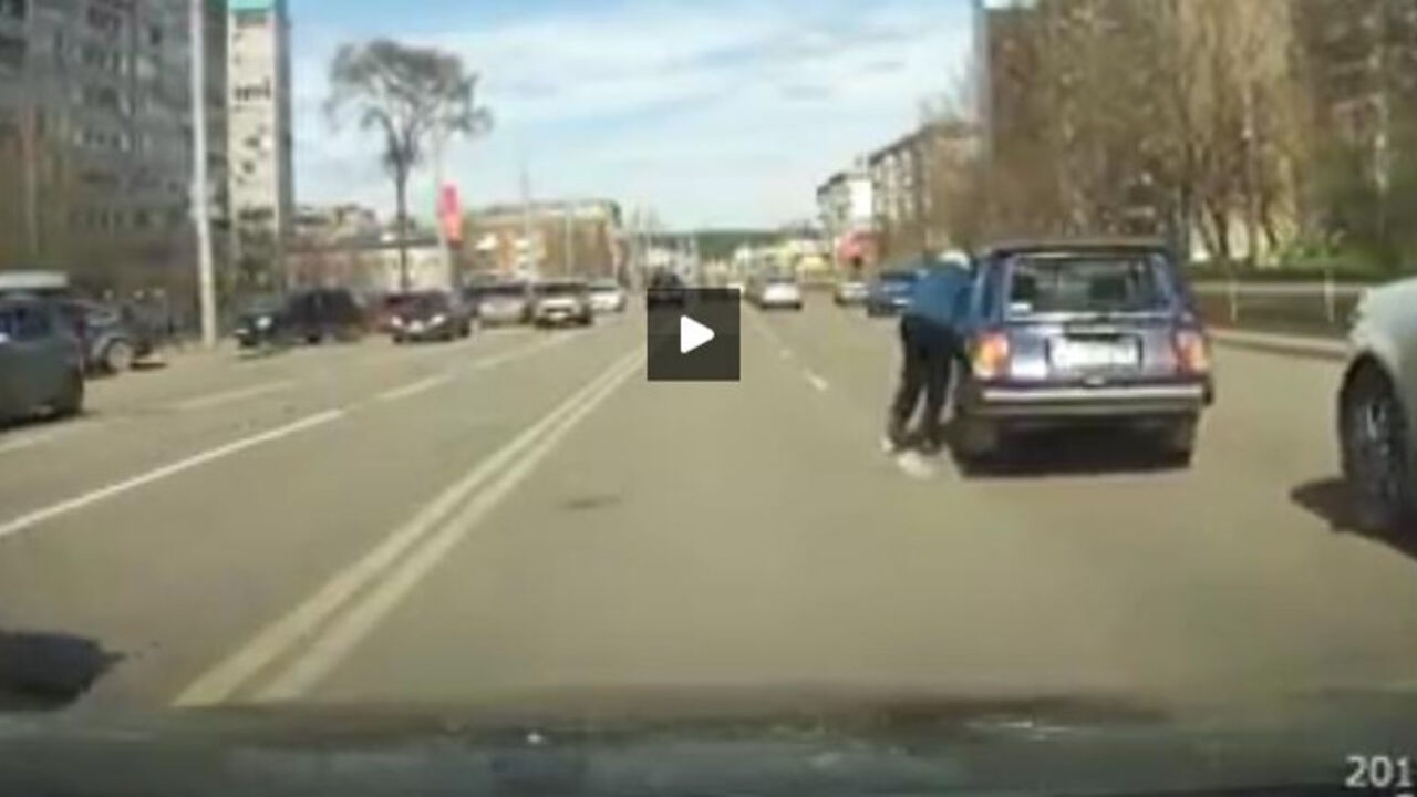 Auto mu pobegao